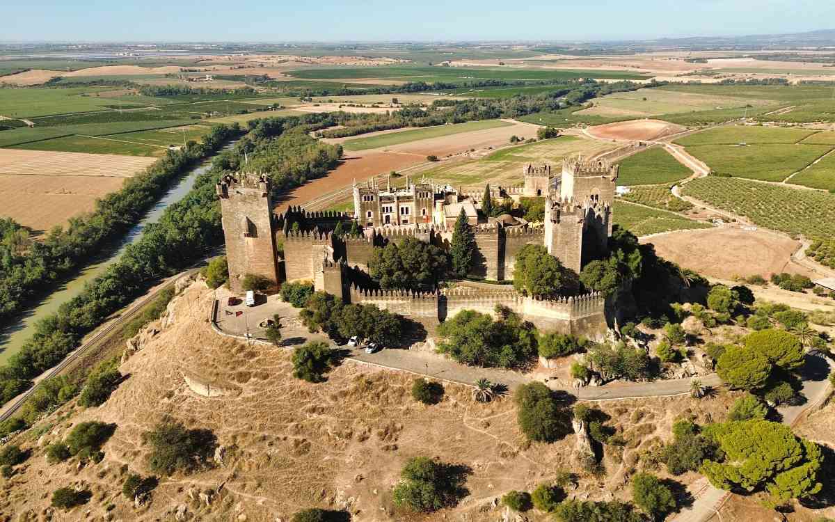 Almodóvar del Río, en el valle del Guadalquivir