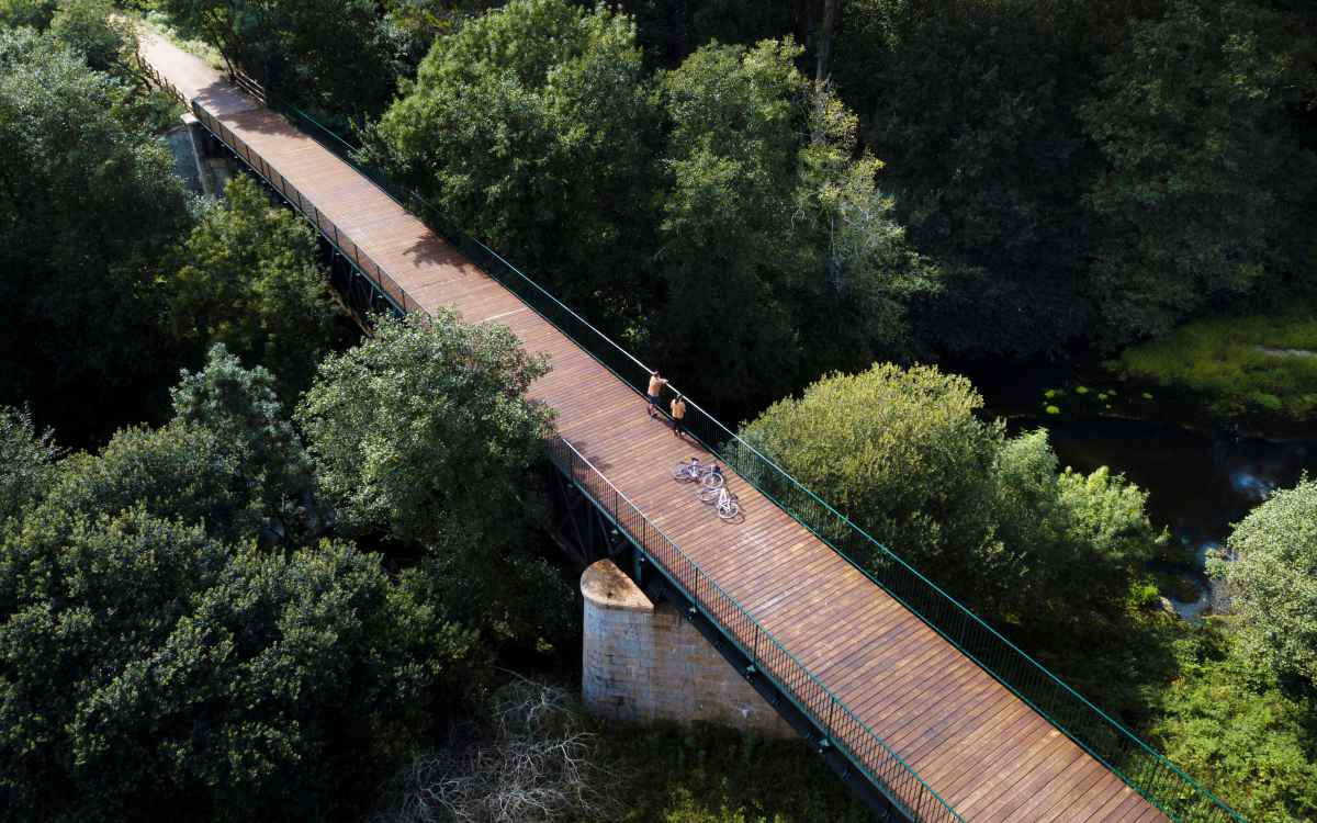 Vía Verde do Salnés sobre el río Umia
