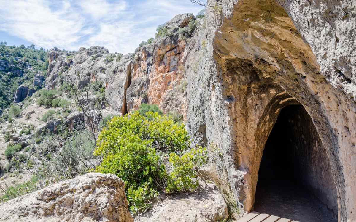 Túneles excavados en la roca