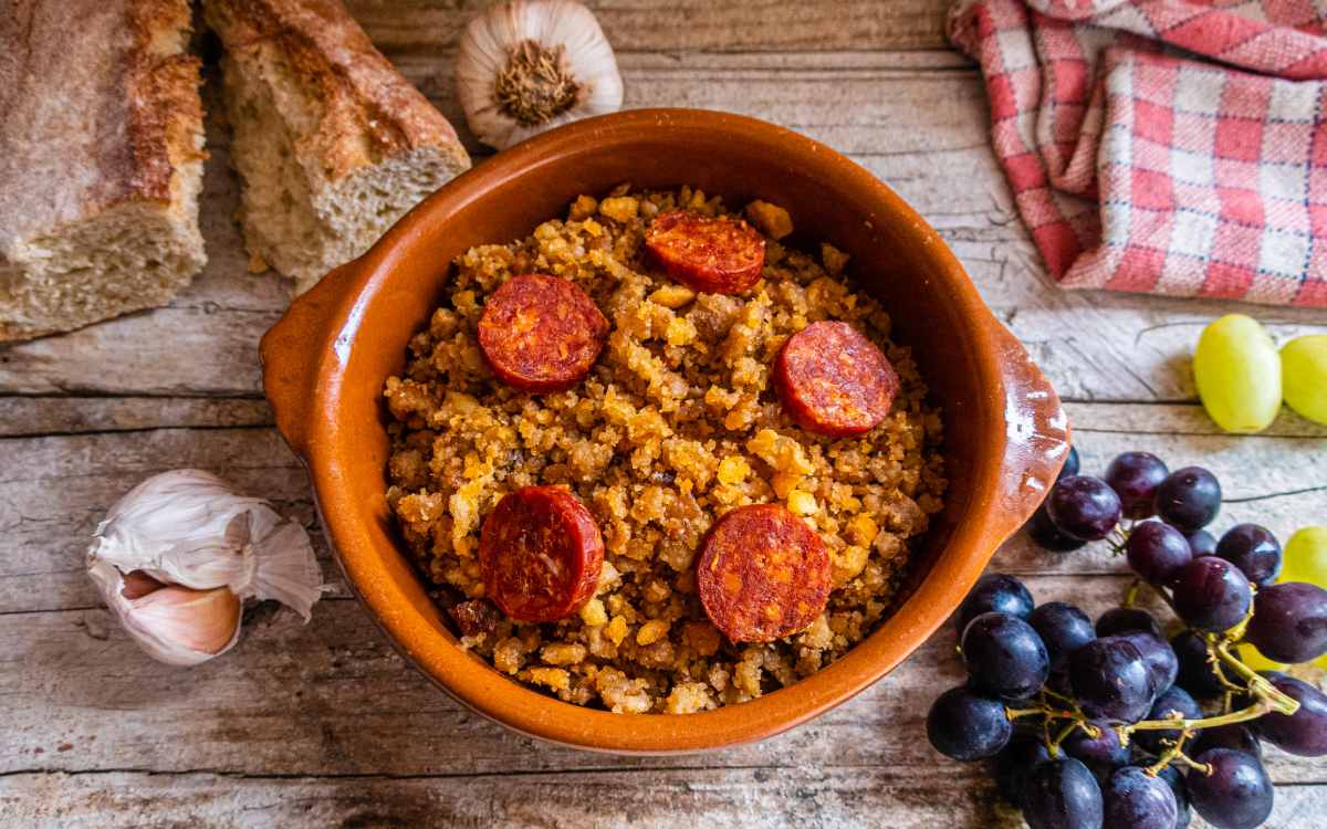 Plato de migas manchegas