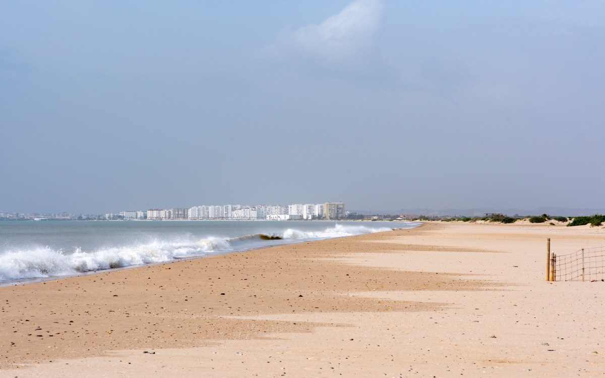 La amplia playa de Valdelagrana