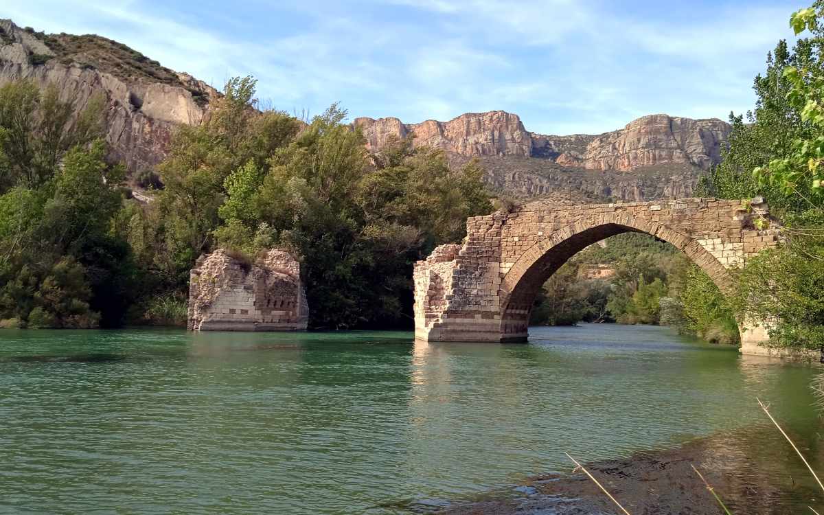 Puente de Camarasa sobre el río Segre