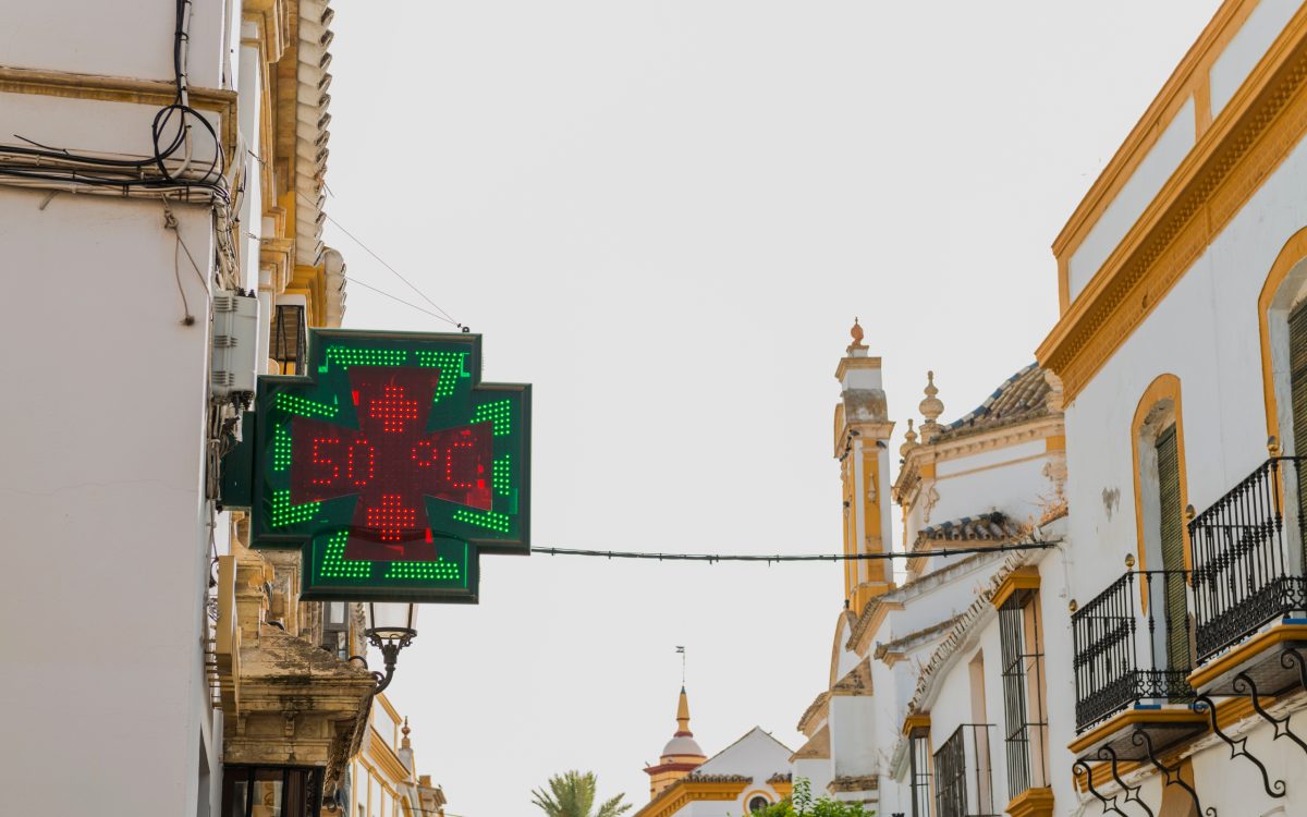 Las exposición a altas temperaturas disminuye las probabilidades de que un turista regrese
