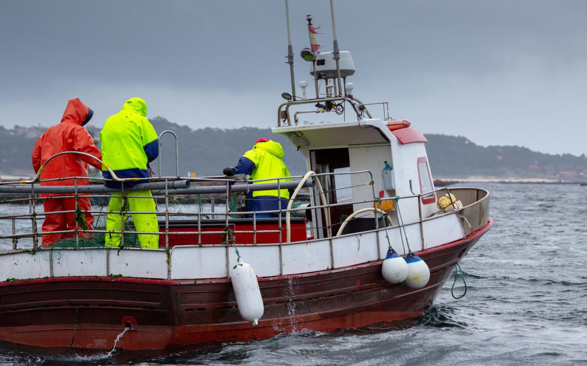 El pescaturismo permite conocer el día a día de los marineros