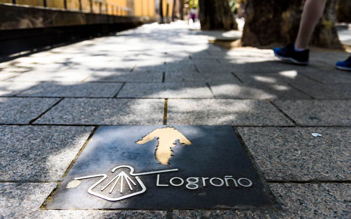 Placa del Camino de Santiago en Logroño