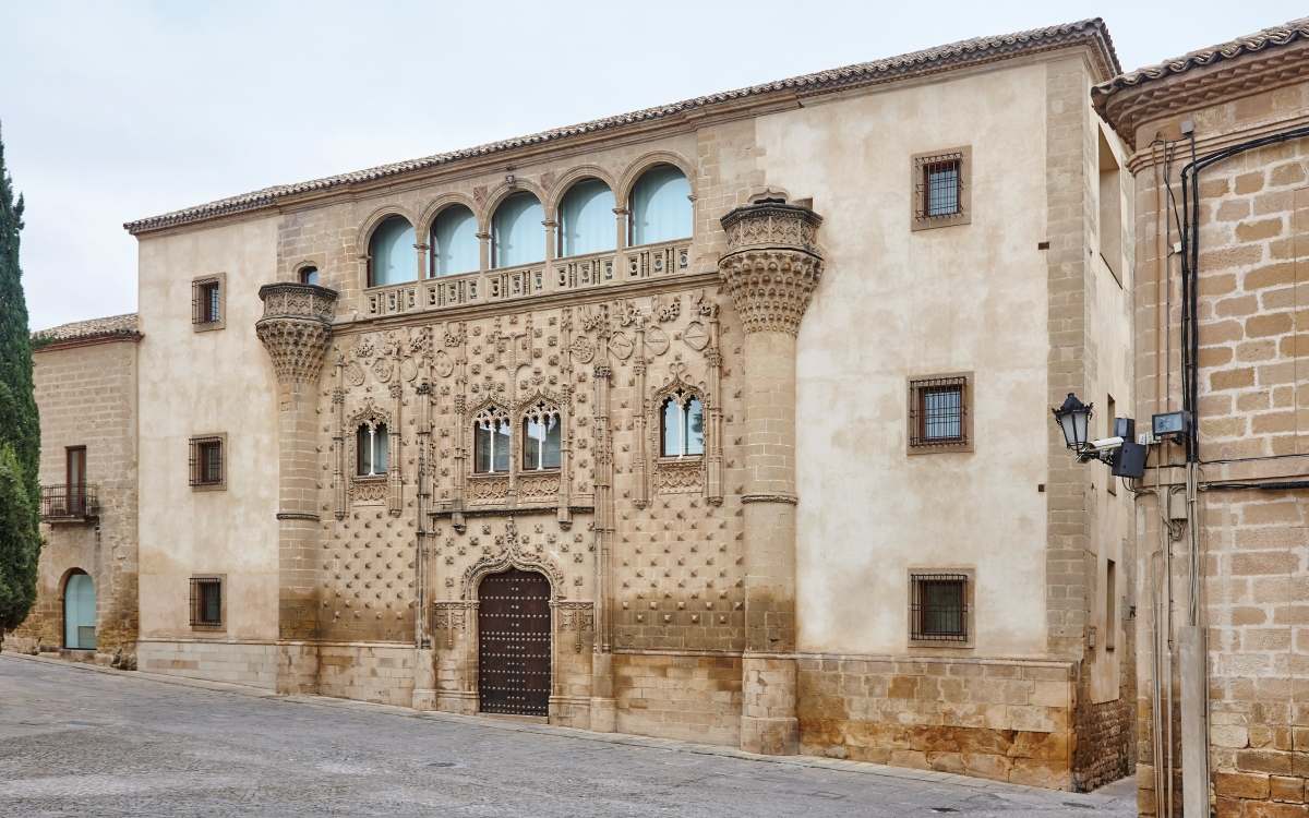 Palacio de Jabalquinto. | Envato