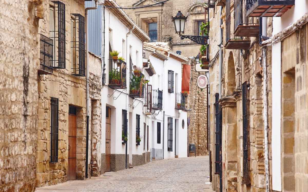 Callejuelas de Baeza. | Envato