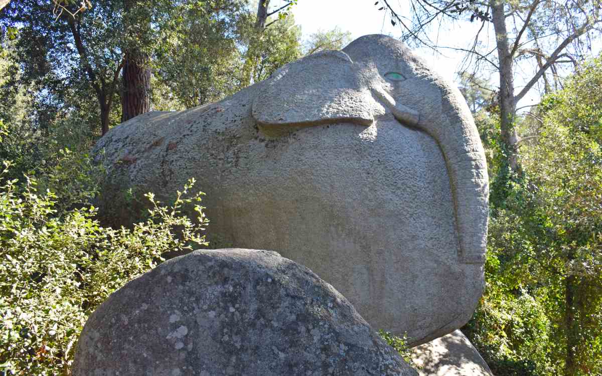 Elefante de piedra en el Bosque de Òrrius