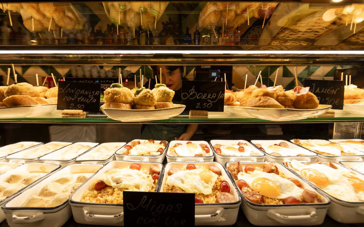 Tapas y raciones en un bar de Zaragoza