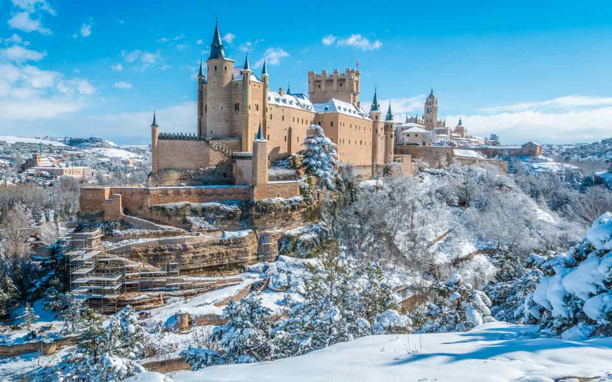 El Alcázar de Segovia en invierno