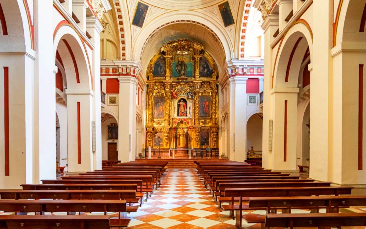 Interior de la iglesia de los Santos Juanes