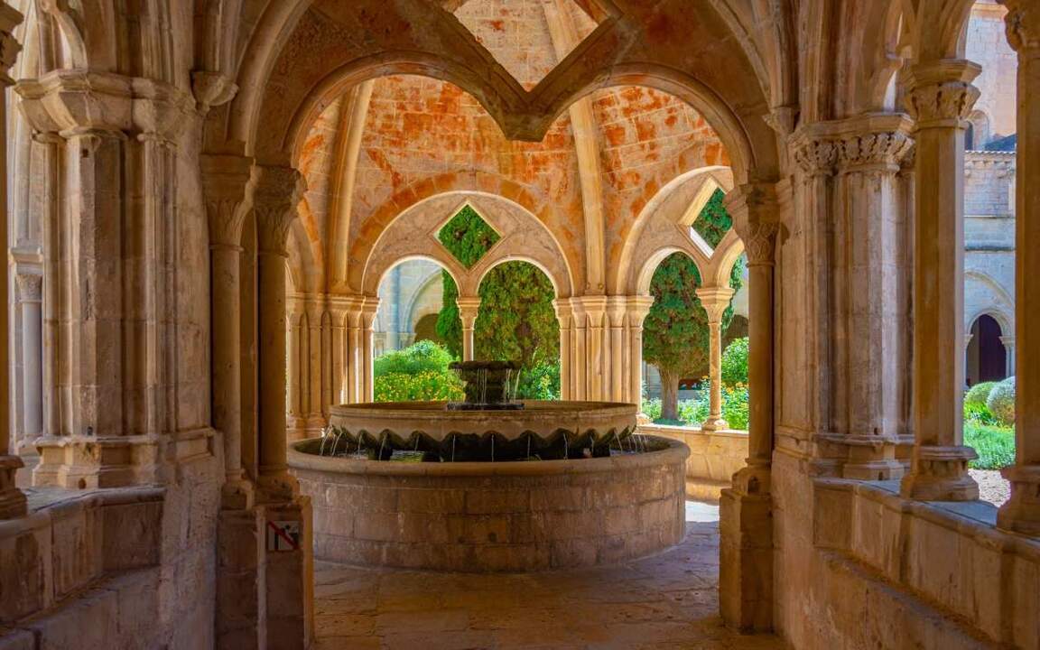 Una bella fuente en el Monasterio de Poblet