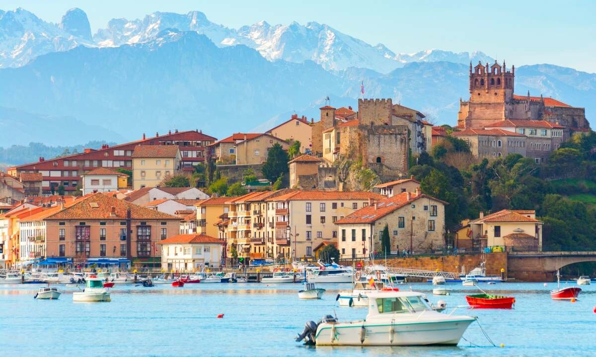 San Vicente de la Barquera. | Shutterstock