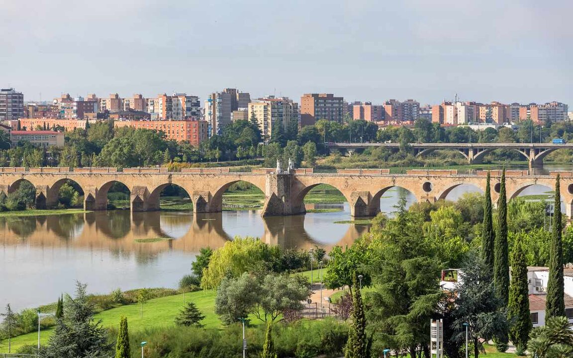 Puente de Palmas y zonas verdes junto al río
