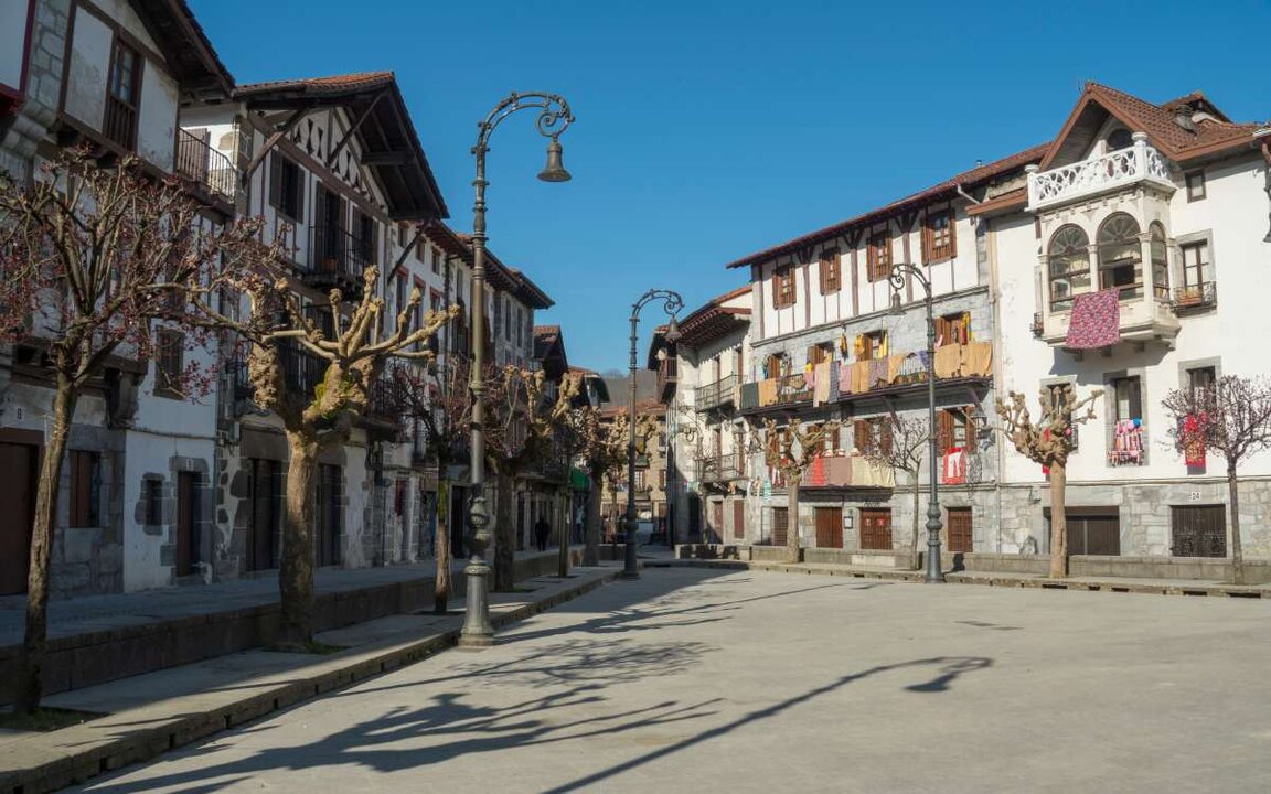 Casas típicas de Lesaka en fechas de carnaval