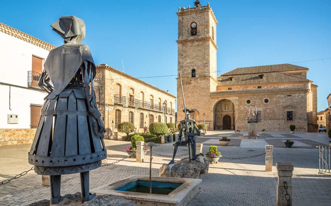 Estatuas de don Quijote y Dulcinea en El Toboso