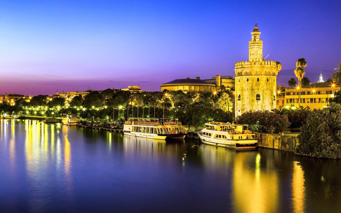 La Torre del Oro al atardecer