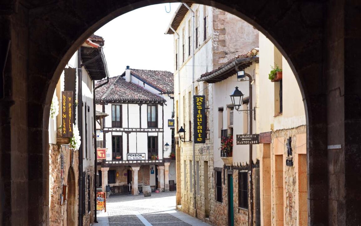 Las bonitas calles medievales de Covarrubias