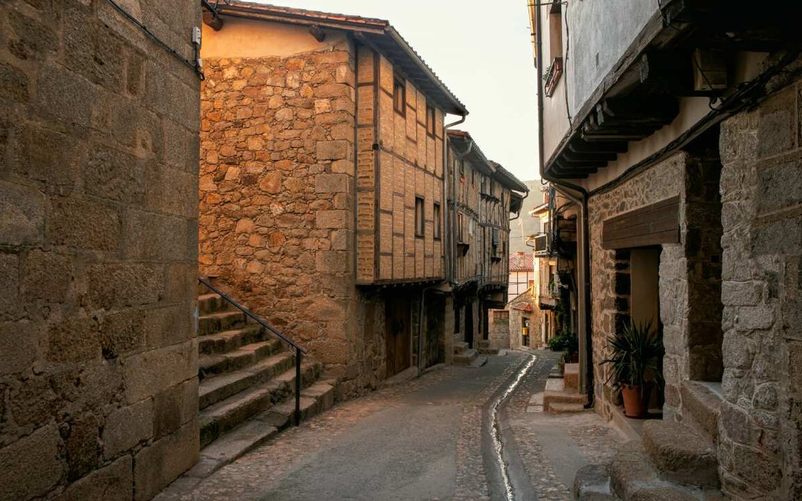 Calle típica de San Martín de Trevejo