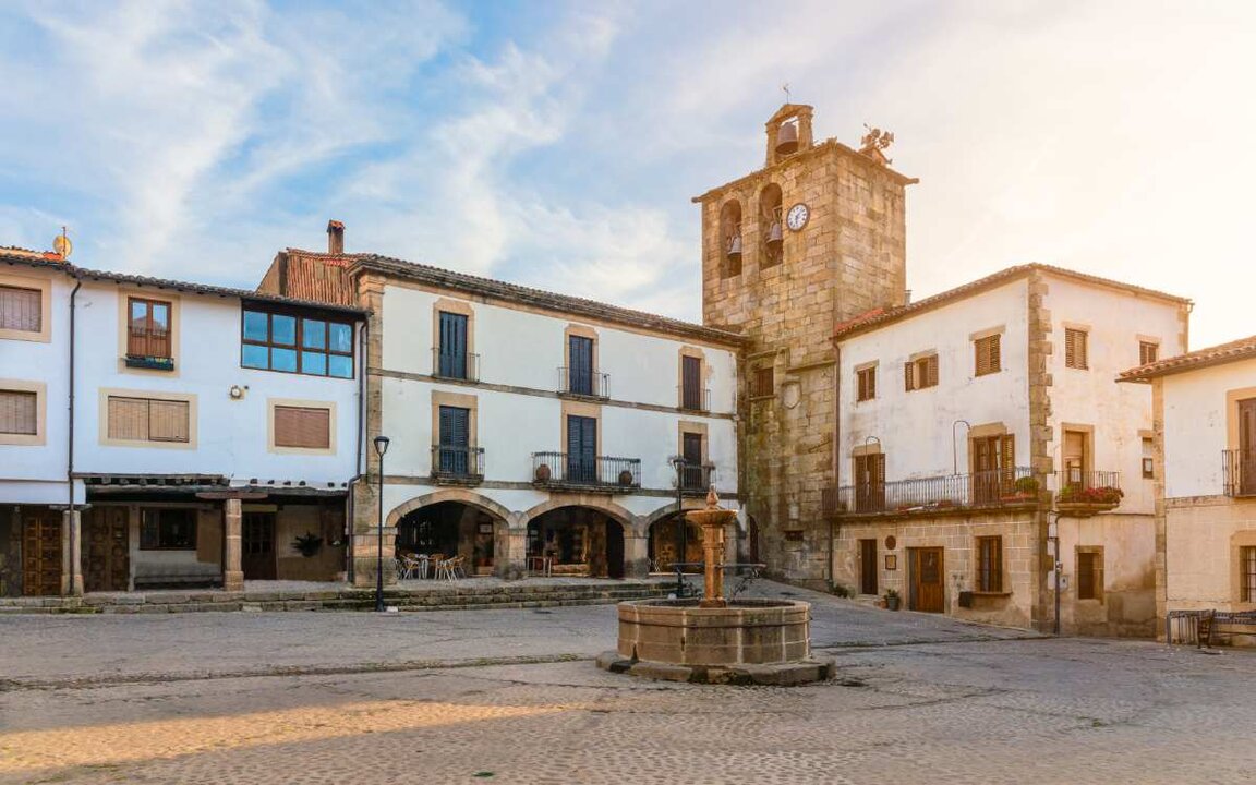 Plaza Mayor de San Martín de Trevejo