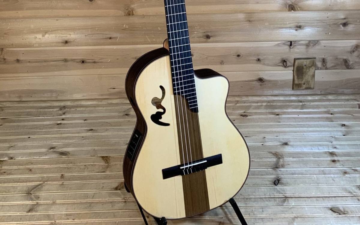 Guitarra Café Olé de la colección Signature Legacy