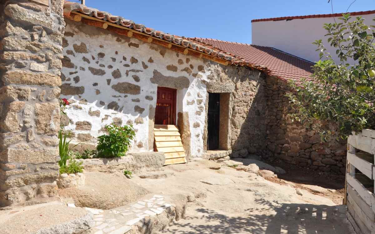 Una casa típica de Hoyos de Miguel Muñoz
