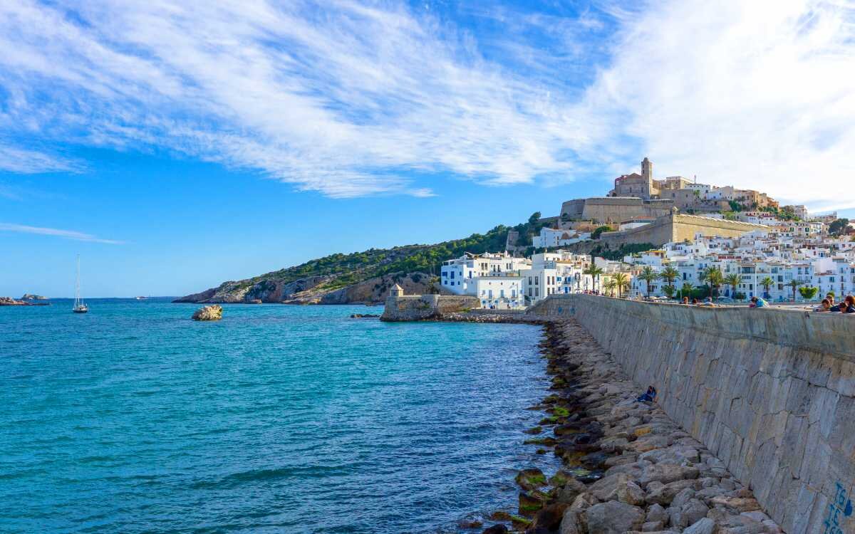 Dalt Vila, un barrio único junto al mar