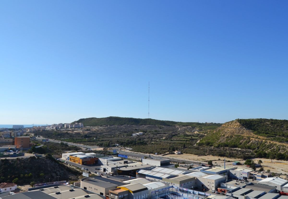 La Torreta de Guardamar en la distancia