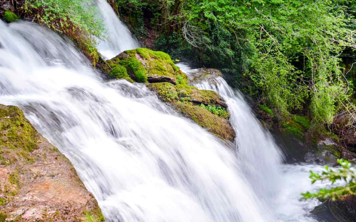 Fuentes del Llobregat, Castellar de N'hug.