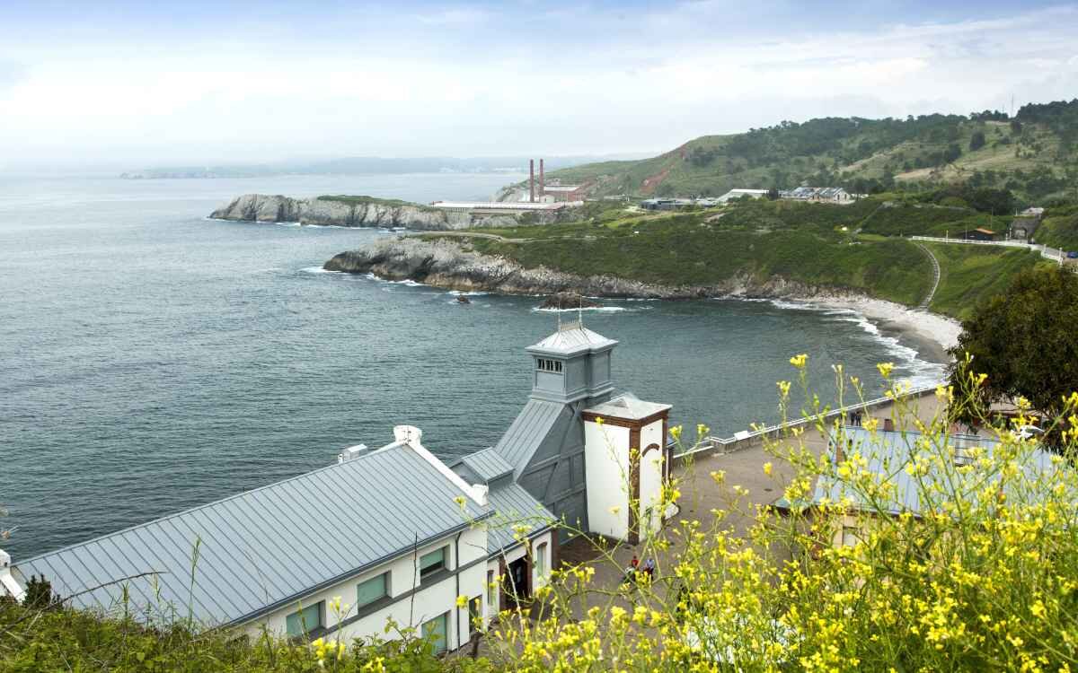 Playa y mina de Arnao