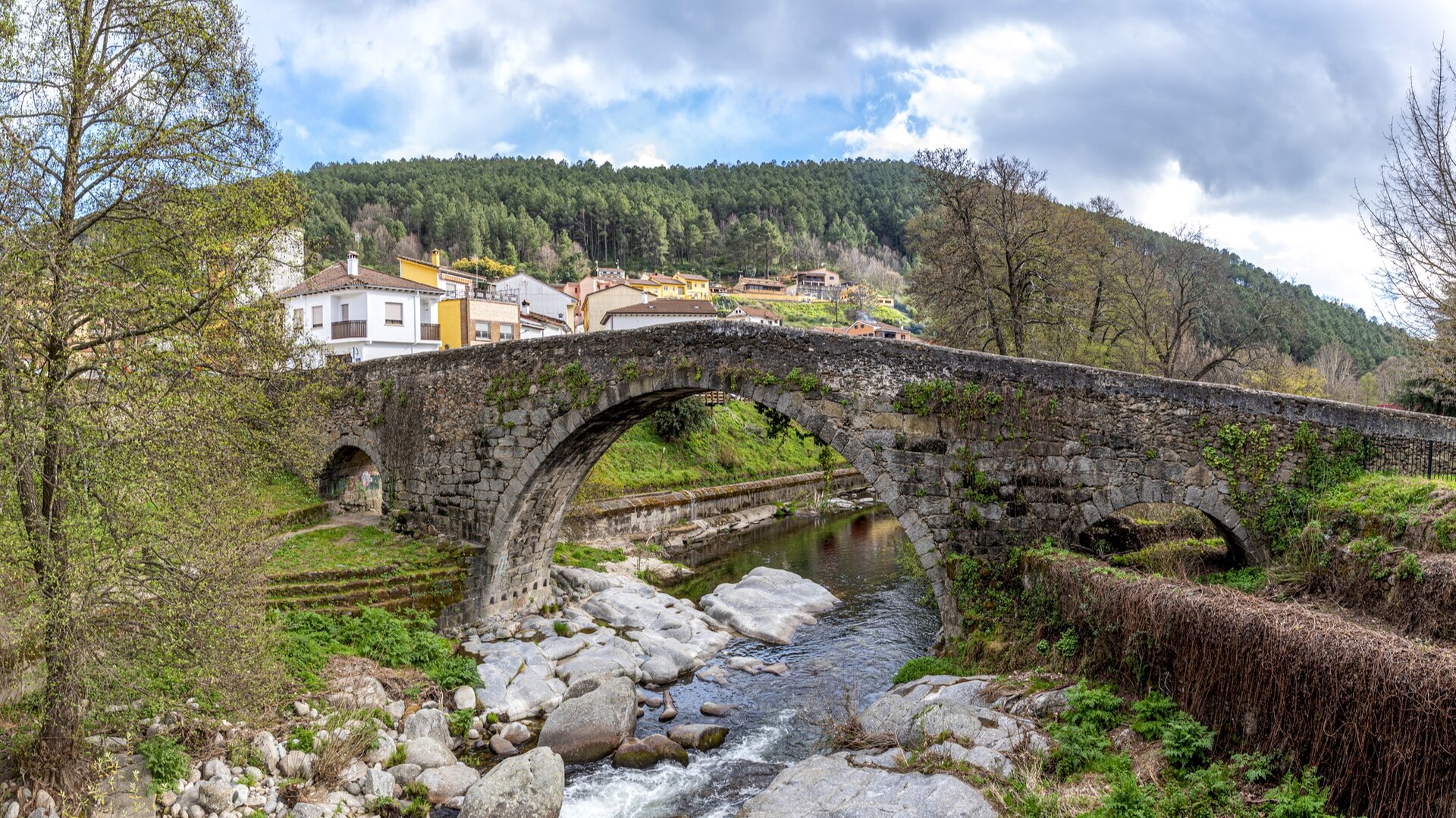 El famoso puente de Arenas de San Pedro