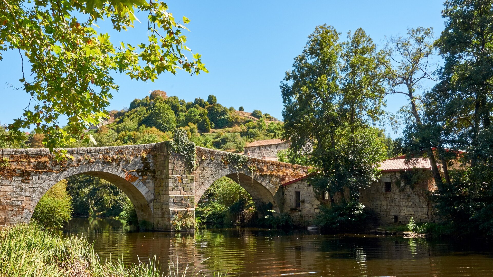 Puente sobre el río Arnoia en Allariz