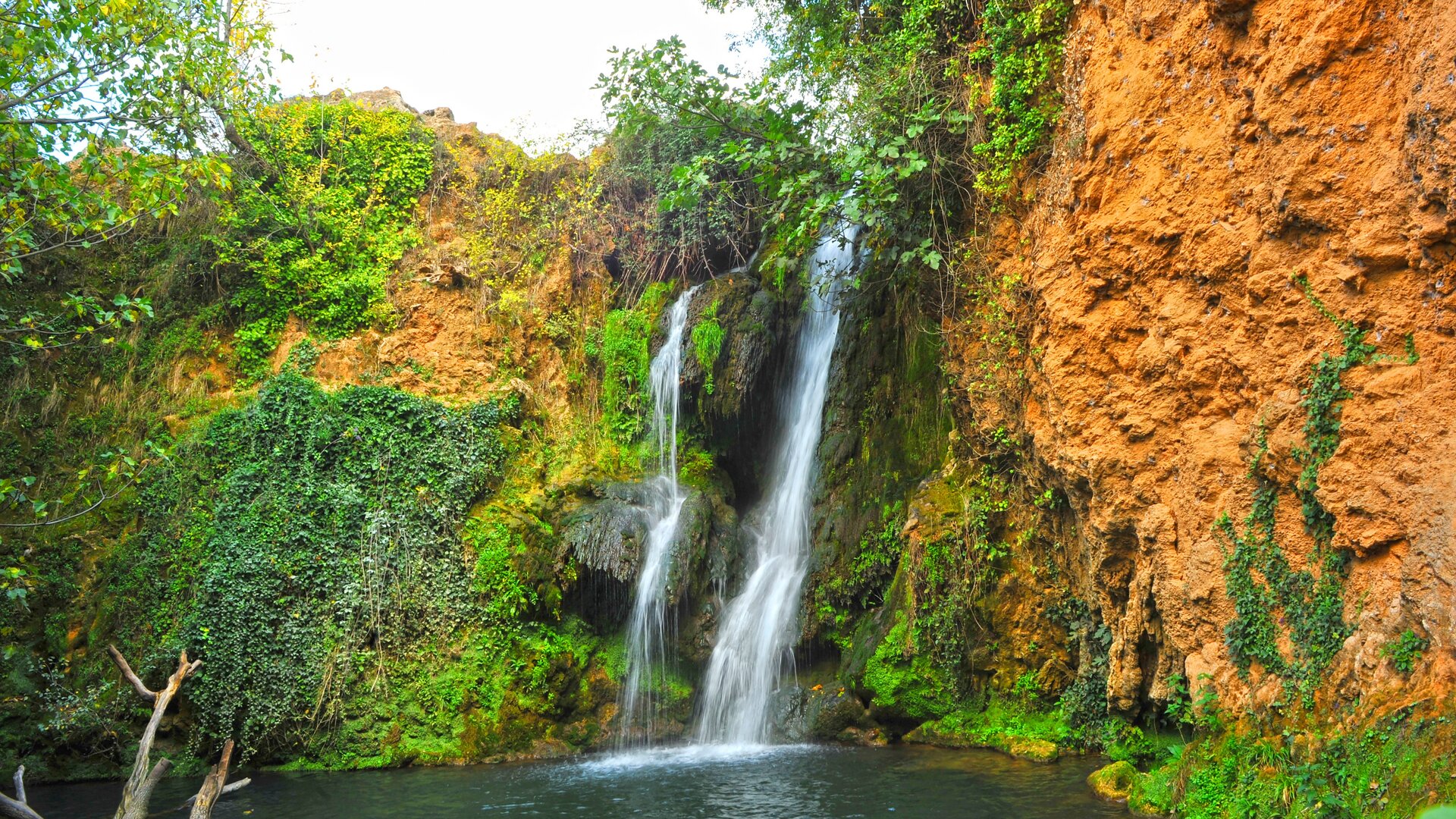 Uno de los asombrosos saltos de agua en el curso del río Huéznar