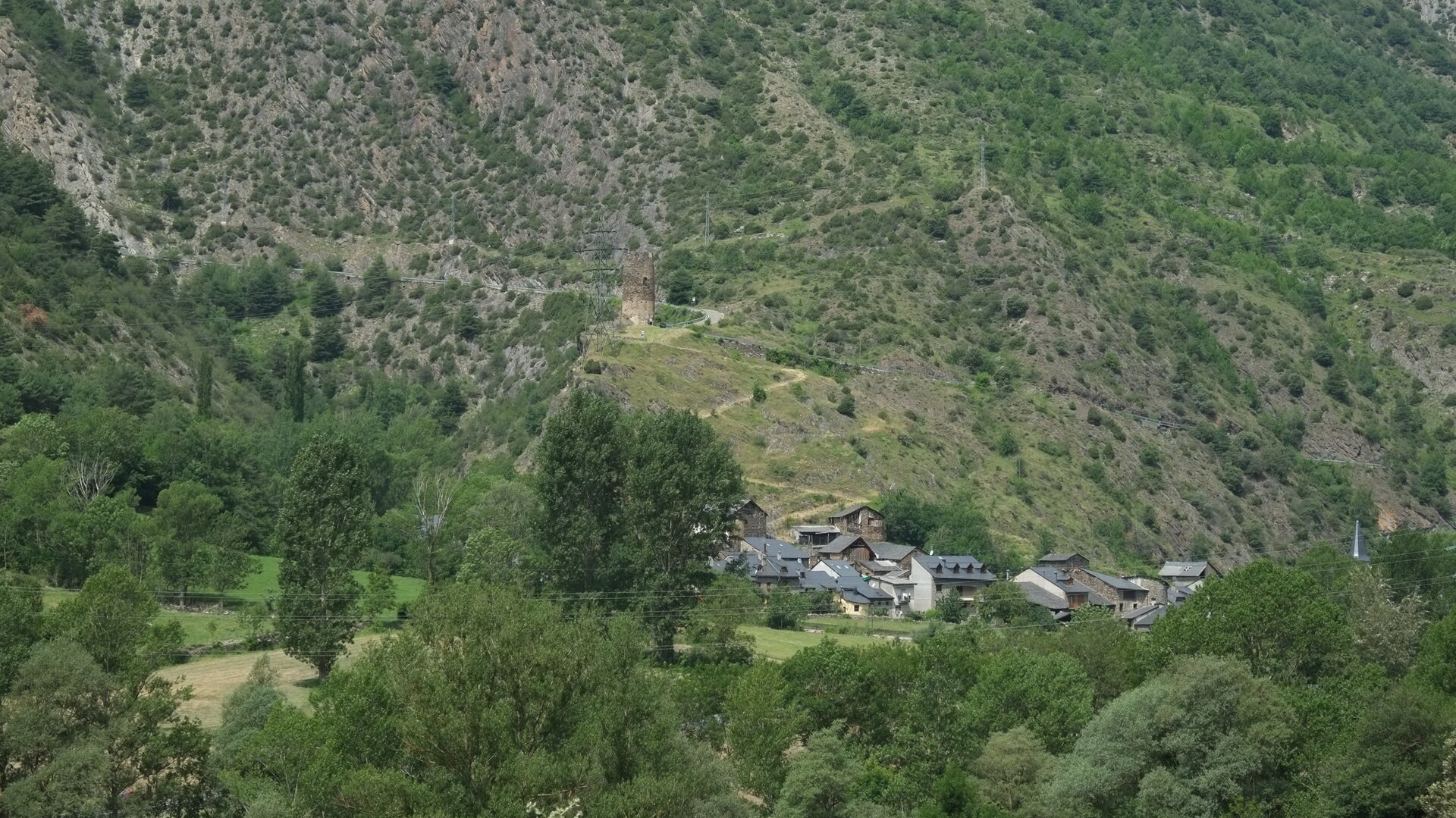 Panorámica de Escaló, una gema medieval en plena naturaleza
