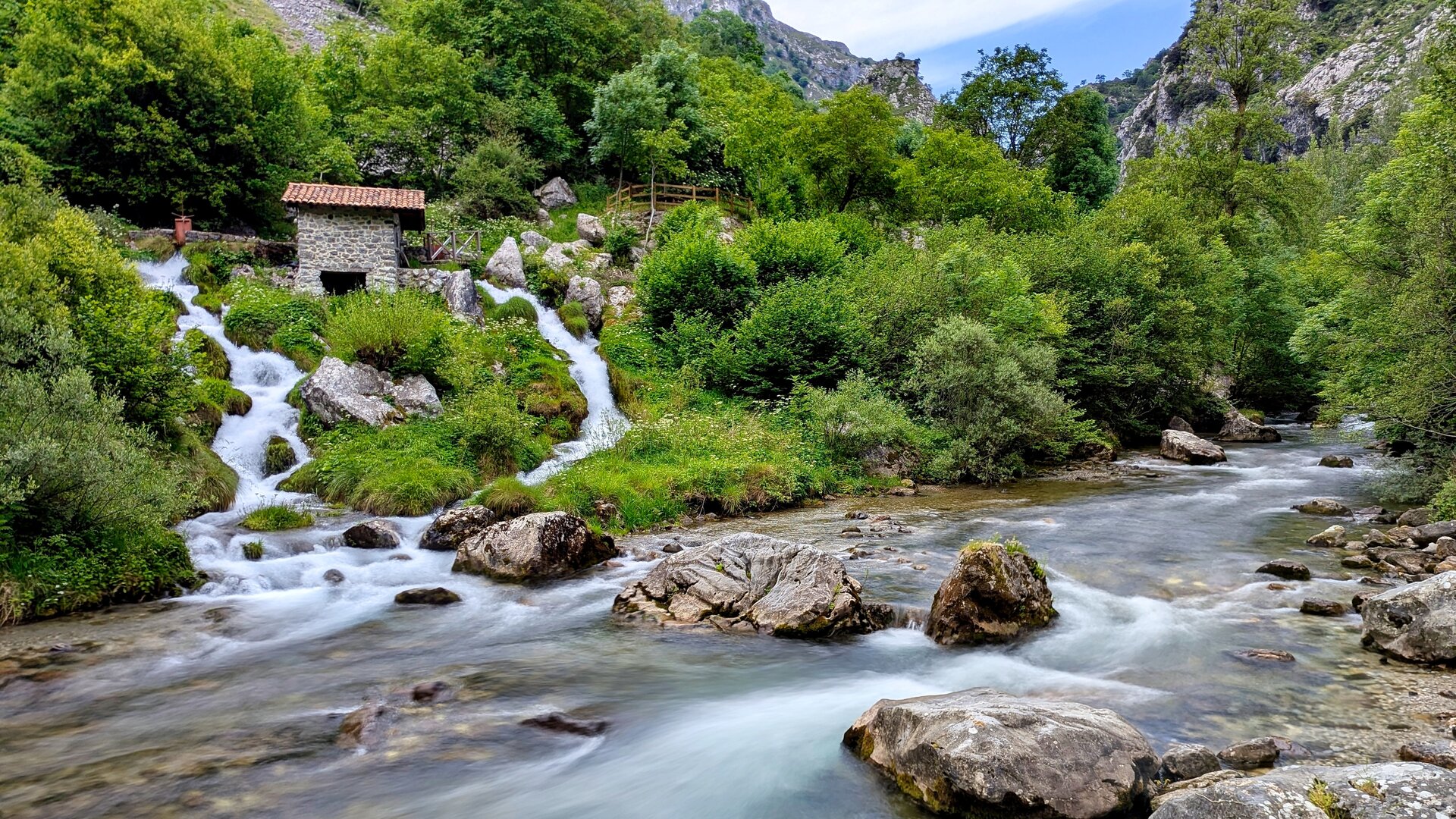 Arroyo en la Ruta del Cares, junto a Caín de Valdeón