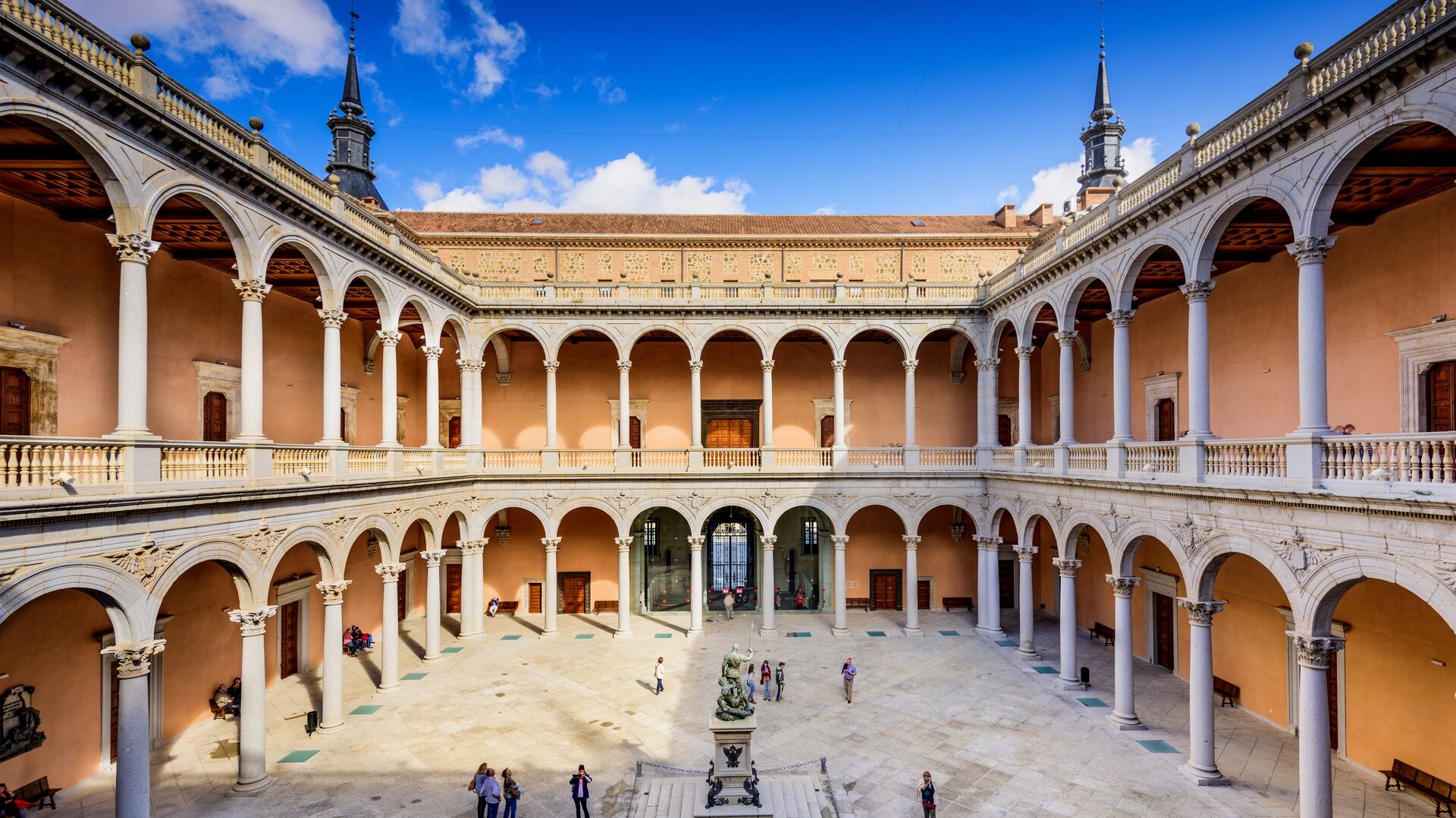 Patio del Alcázar de Toledo