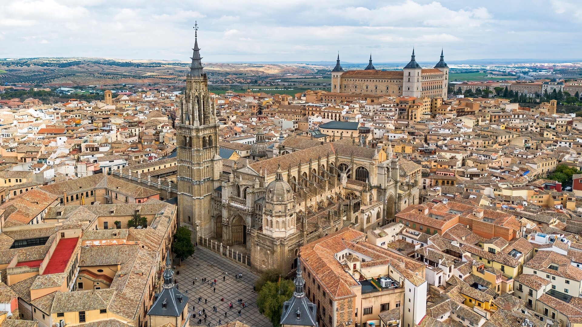 Vista aérea de Toledo, con el alcázar al fondo
