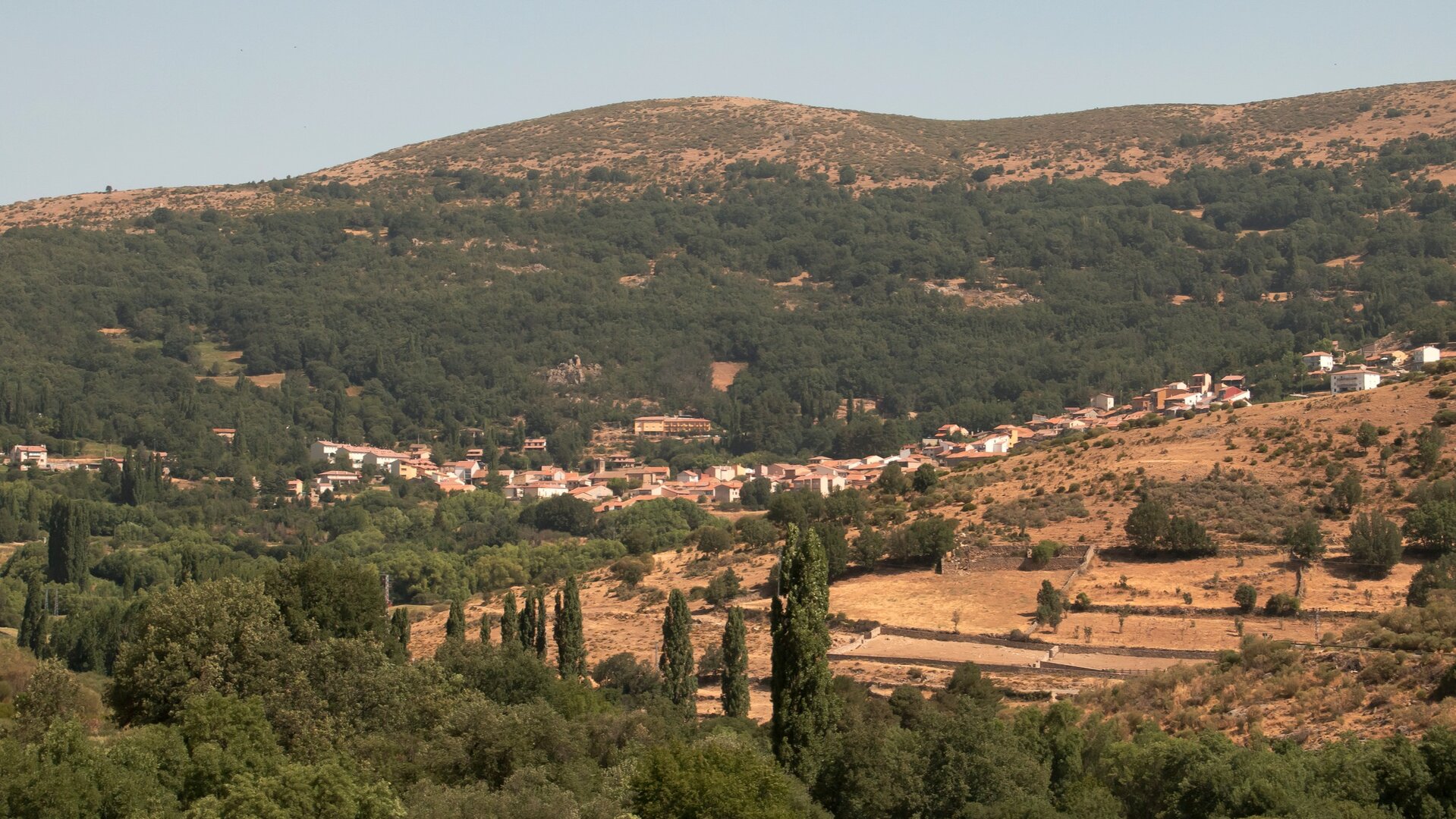 Panorámica de Navacepeda de Tormes, en la Sierra de Gredos