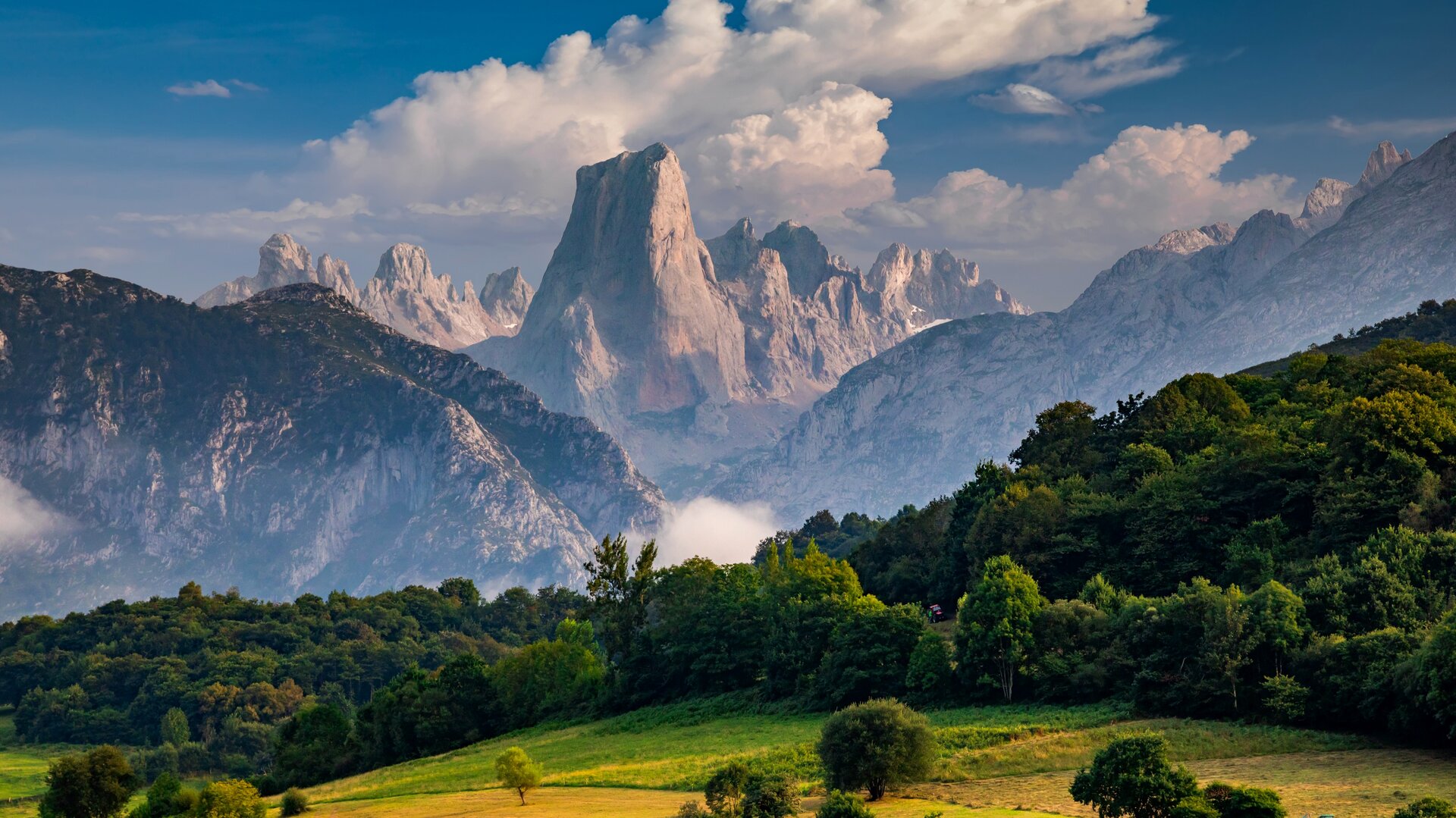 Vista del Naranjo de Bulnes.