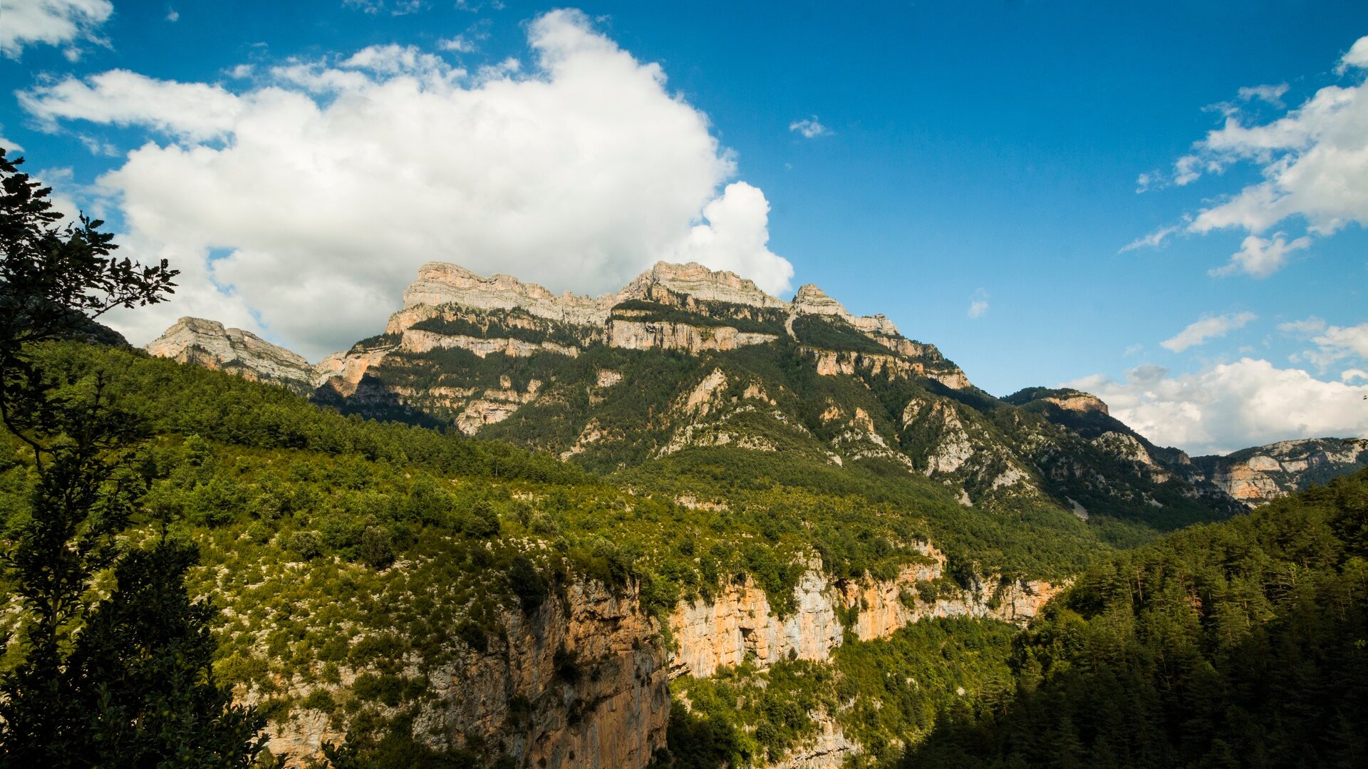 Los Sestrales y el Cañón de Añisclo, ruta popular desde Nerín.