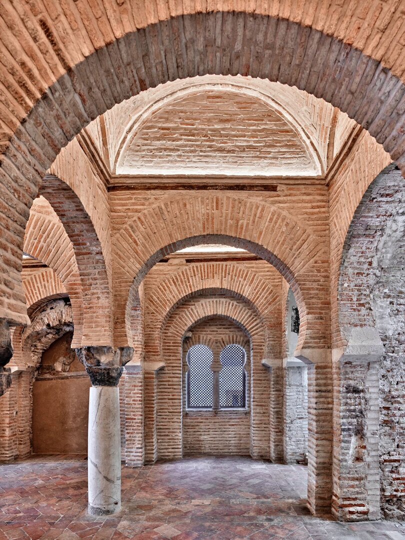 Arcos y bóvedas de la Mezquita de Tornerías. | Foto: David Blázquez