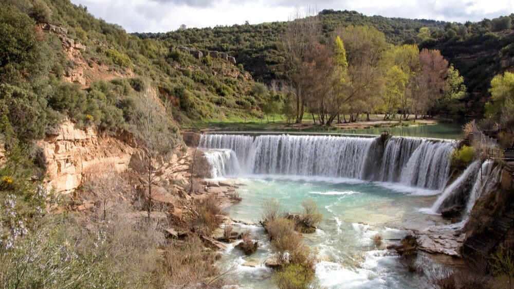 Salto de Bierge y poza natural. 