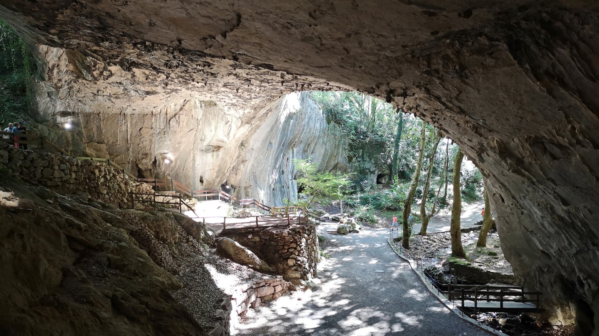 Las Cuevas de Zugarramurdi, supuesto escenario de akelarres