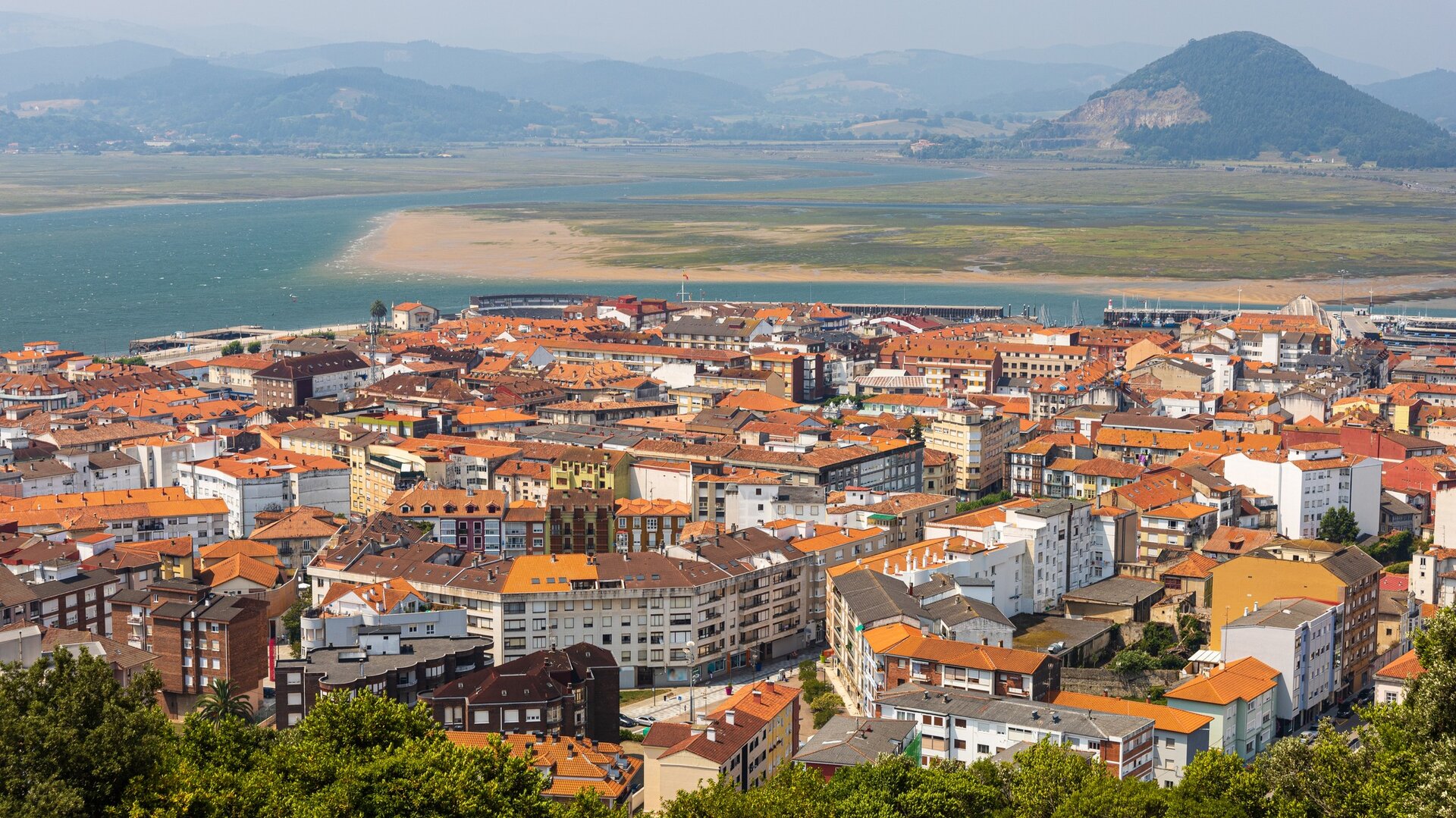 Panorámica de la villa de Santoña