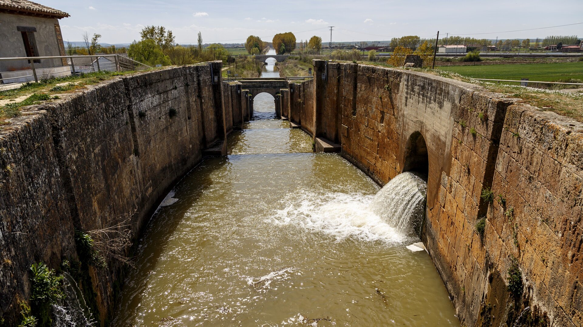 Canal de Castilla a su paso por Frómista