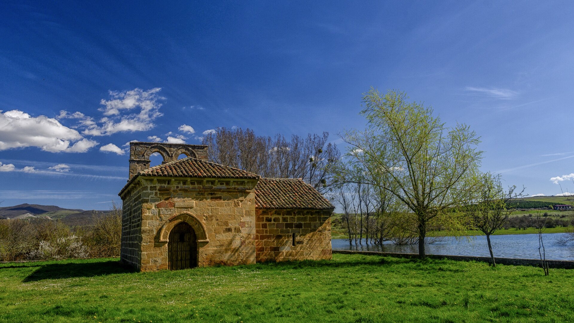 Ermita románica de Santa María de Quintanahernando.