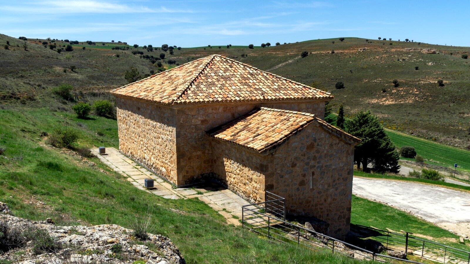 Ermita de San Braudelio, en el entorno del municipio de Caltojar. | Shutterstock