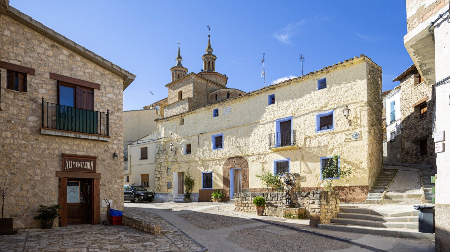 Aspeco medieval del centro histórico de Fuendetodos. | Dreamstime
