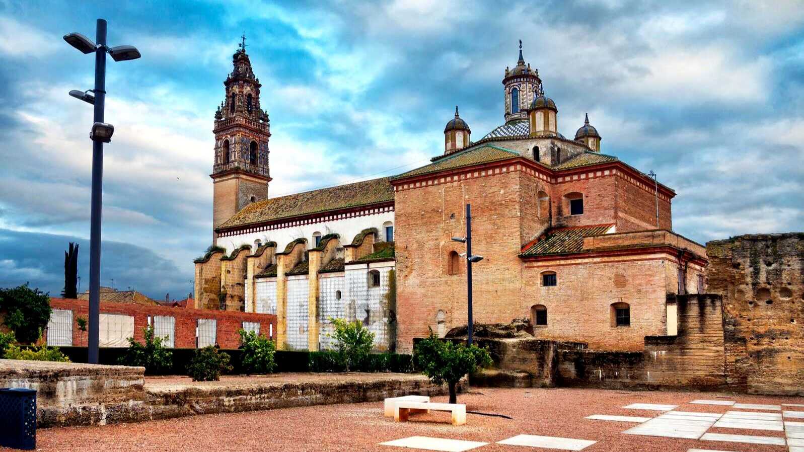 Iglesia de la Asunción de Santa María, en el centro de Palma del Río. | Shutterstock