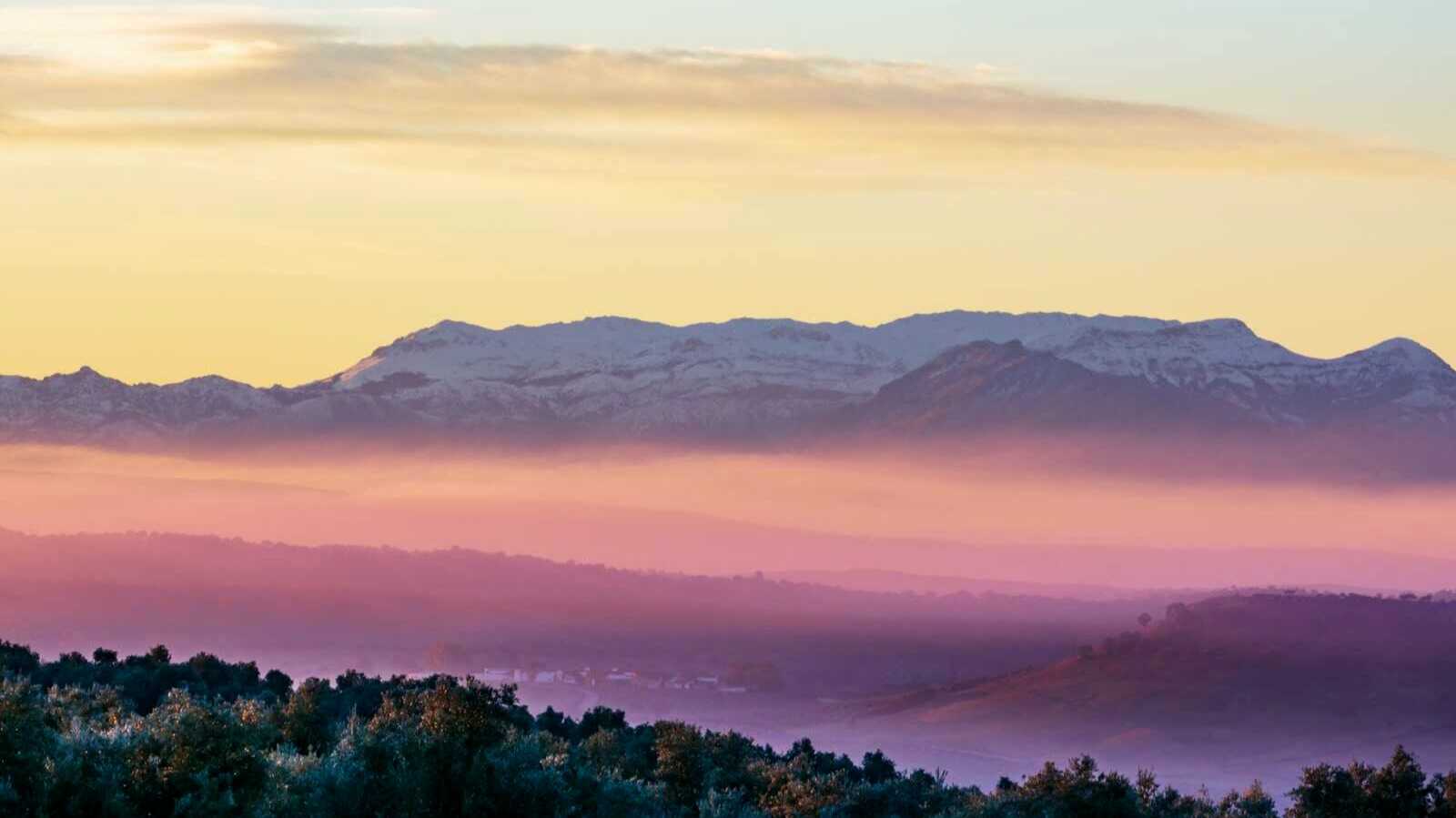 Atardecer en Sierra Morena. | Shutterstock